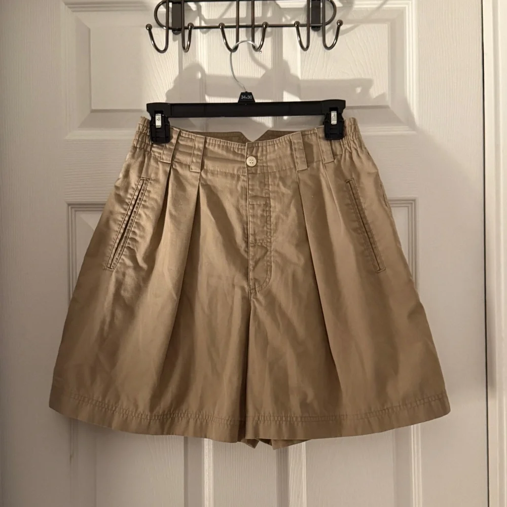 Chaus Sport Pleated Shorts Size 8 Vintage Tan